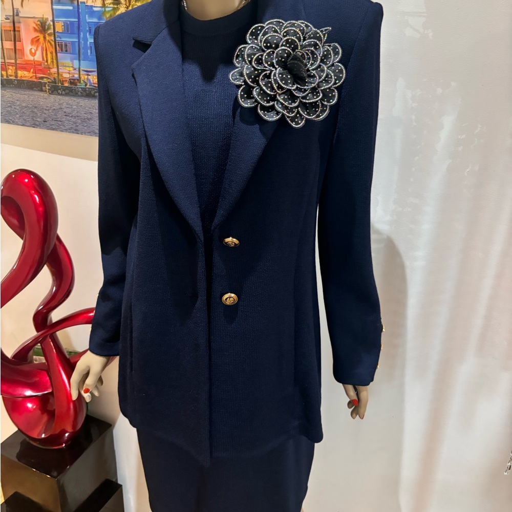 St. John Navy Blue Blazer Gold Buttons 10 M dress suit career